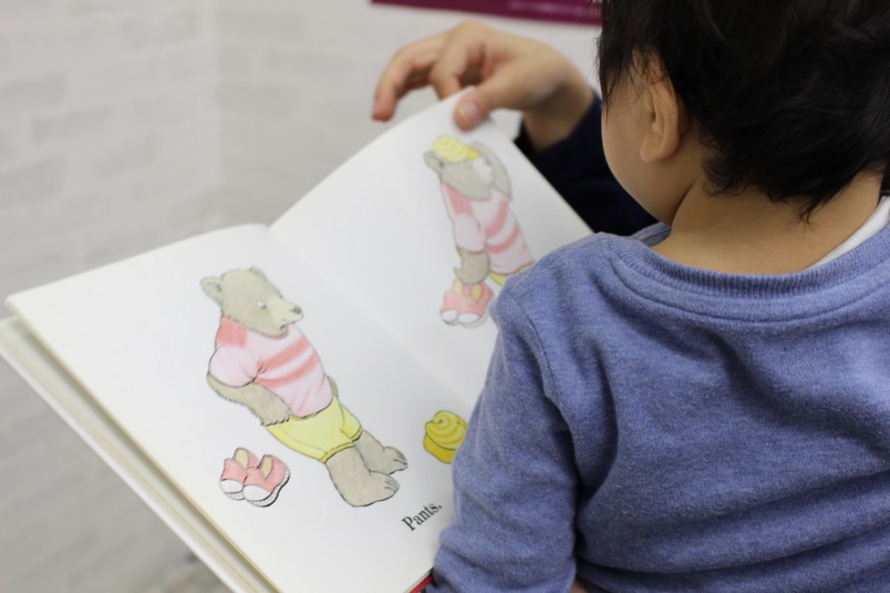英語の絵本の読み聞かせ