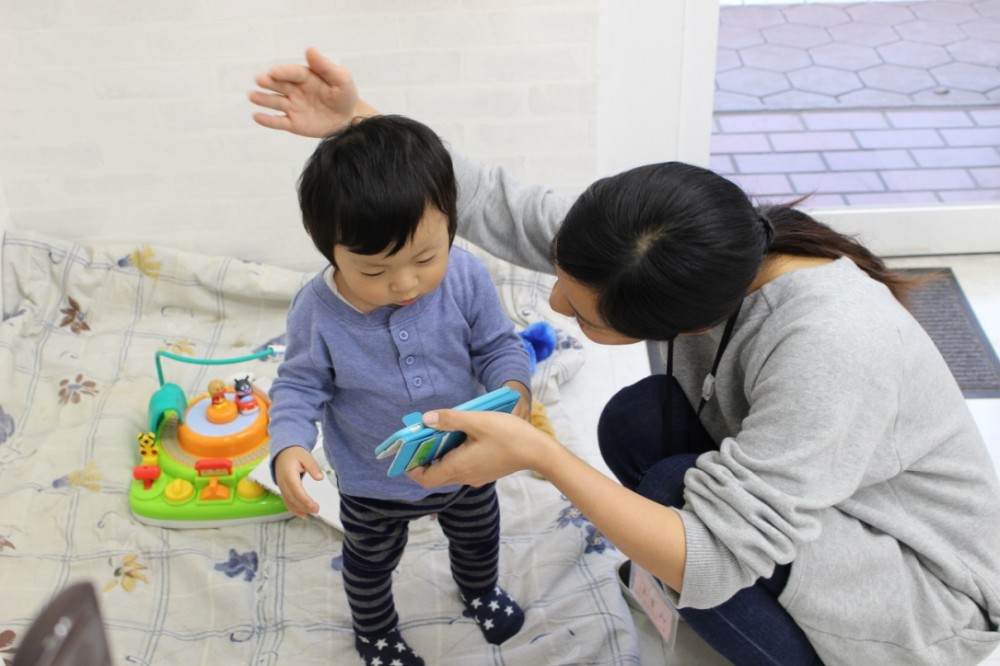 音楽に合わせて踊ったりもします