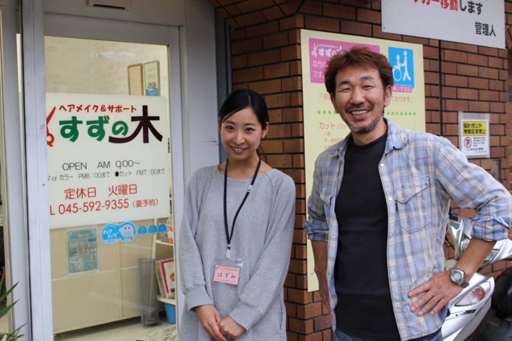 ヘアを担当してくれた「すずの木」の鈴木智宏さんと、シッターをしてくれたはずみさん