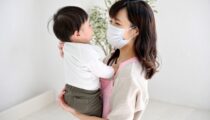 マスクをつけての育児は子どもの発達に影響するの？研究結果と未就学児・小学生をもつママたちの実体験