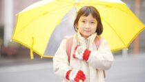 ＜レインウェア・長靴・傘＞小学校入学準備の雨対策アイテム！選び方と気をつけたいポイント