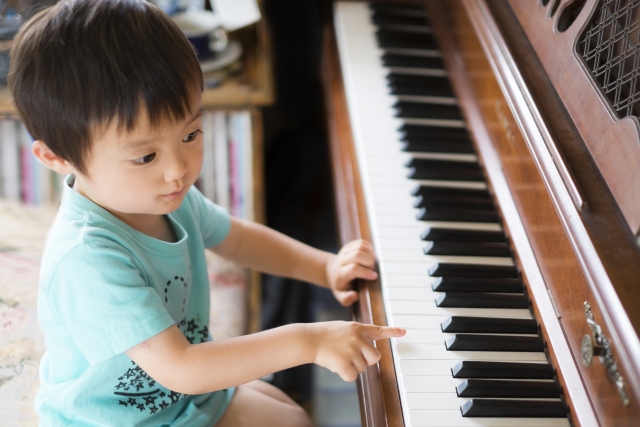 ピアノの習い事 何歳から 習って感じるメリット デメリットや気になる疑問にお答え Brava ブラーバ