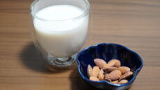 冷え・肌荒れ・忘年会疲れに！冬のママを助けるアーモンドミルクの秘密